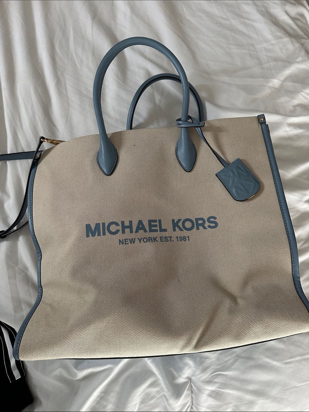 MICHAEL KORS Beige Canvas Tote with Blue Trim and Logo